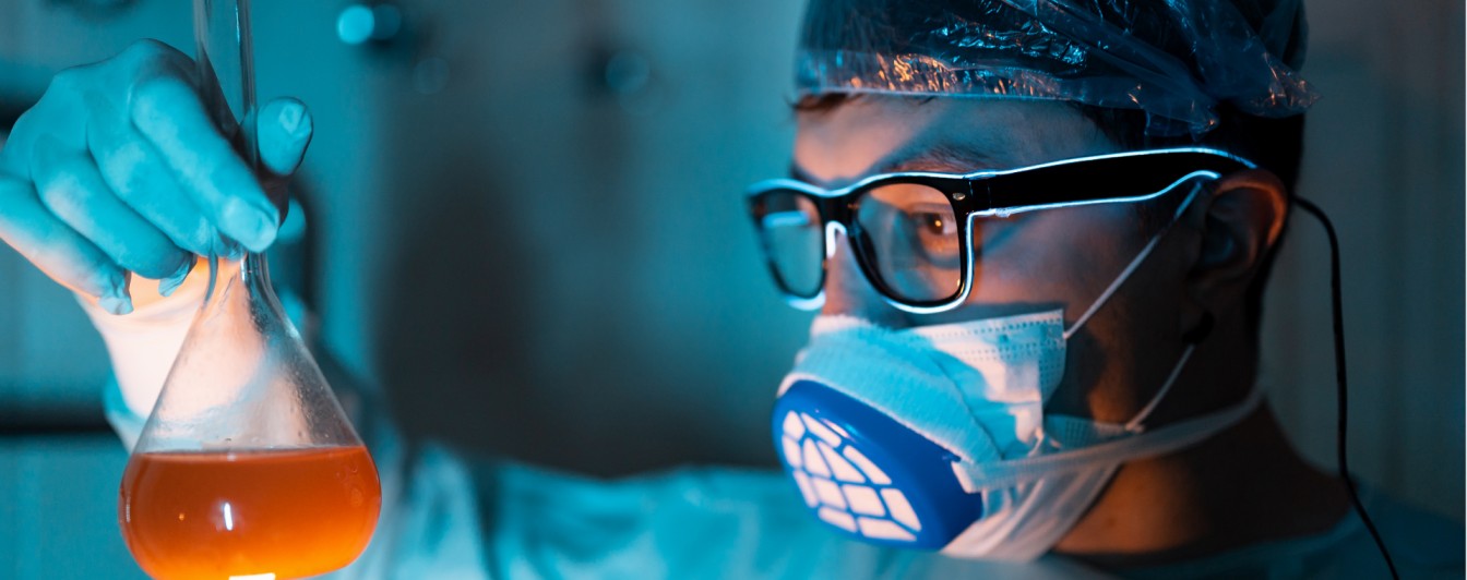 Technicien laboratoire risques chimiques